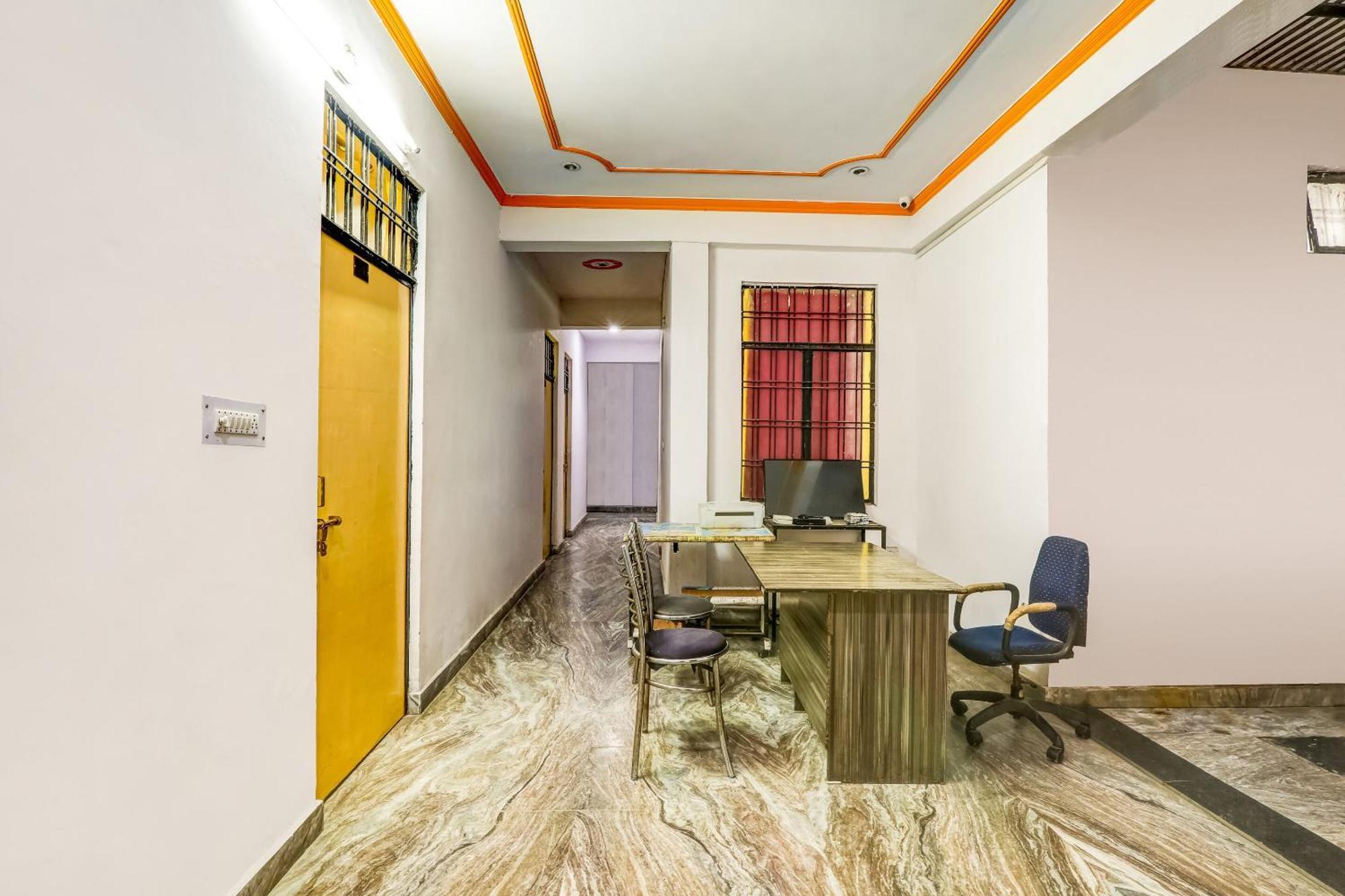 Spot On Ganpati Palace Лакхнау Экстерьер фото